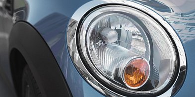 Polscy producenci lamp samochodowych w służbie bezpieczeństwa na drodze-72032
