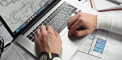 Żychlin: projekt przeprawy pieszej przez Słudwię i realizacja Centrum Aktywności