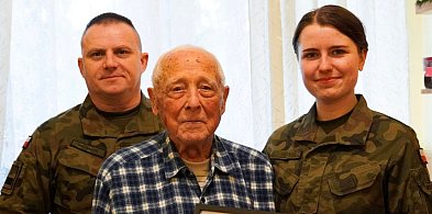 Oficer Armii Krajowej skończył 100 lat, żołnierze 9ŁBOT pamiętali o Jubilacie