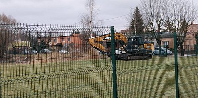 Cmentarz żydowski w Kutnie. Miasto rozmawia o upamiętnieniu, obok rusza budowa