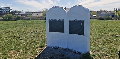 „Kamienie wołać będą” – uczniowie Kutna przywracają pamięć o żydowskim cmentarzu