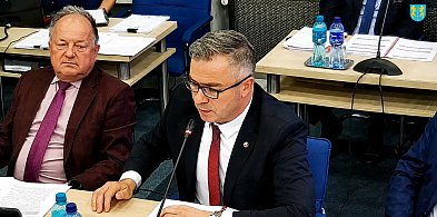 Dodatki dla wiceprezydentów i milionowe długi klubu sportowego Miasto się tłumaczy