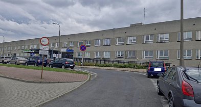 Mieszkańcy narzekają na parkowanie przy szpitalu w Kutnie. Prezes spółki odpowiada-70072