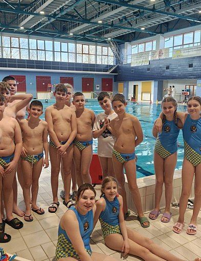Młoda drużyna waterpolistów z Kutna walczyła w turnieju w Łodzi