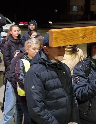 W piątek, 27 marca, odbyła się już po raz kolejny Droga Krzyżowa „PoKutnie”