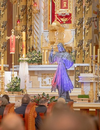 Świadectwo wiary i konkretnej pomocy: Niedziela Miłosierdzia Bożego