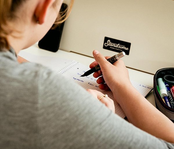 Obowiązkowe prace domowe wrócą do szkół? Polacy mówią jasno-70681
