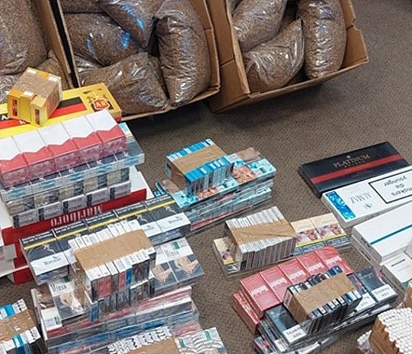 Przy 47-letniej kobiecie znaleźli lewe papierosy, alkohol i tytoń-71729