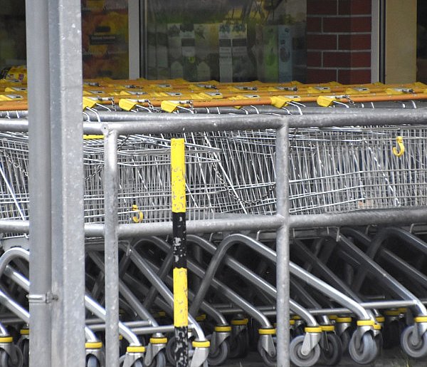 Czy 1 listopada zrobisz zakupy? Ten weekend zaskoczy wielu klientów-71792