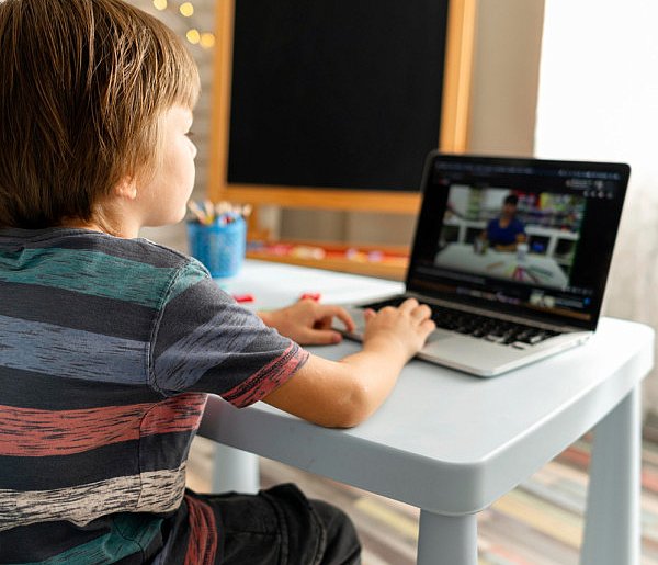 Popularni influencerzy mogą mieć kłopoty. Treści dla dzieci budzą kontrowersje-72014