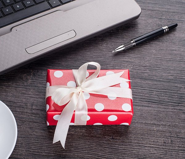 Świąteczna paczka może stać się problemem. Skarbówka patrzy z ukrycia-72414