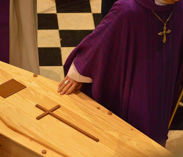 Rewolucja w pochówkach coraz bliżej. Tego w Polsce jeszcze nie było-72680