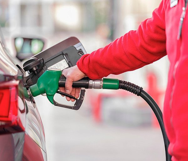 Nowy rok, droższe tankowanie. Państwo podnosi opłatę paliwową-72860