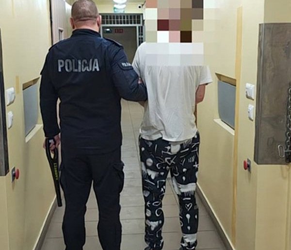 39-latek miał mefedron i marihuanę. Dostał też zarzuty za rozbój-72933