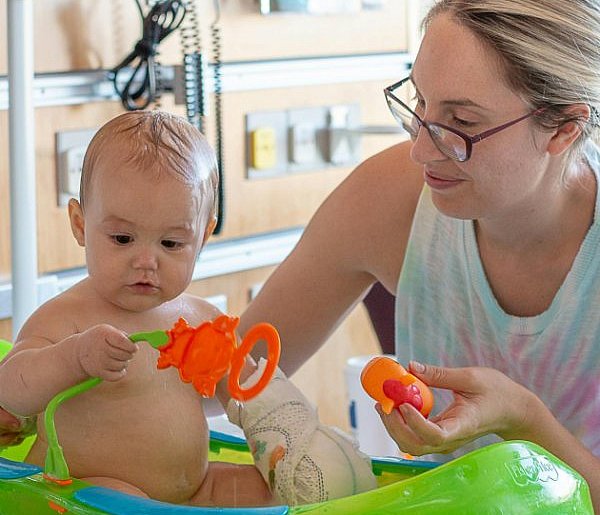 Zmiana budżetu NFZ. Opłacą w całości leczenie dzieci-72976