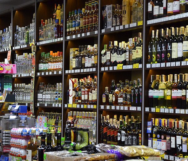 To codzienność wielu Polaków. Nowe dane o alkoholu niepokoją-73410