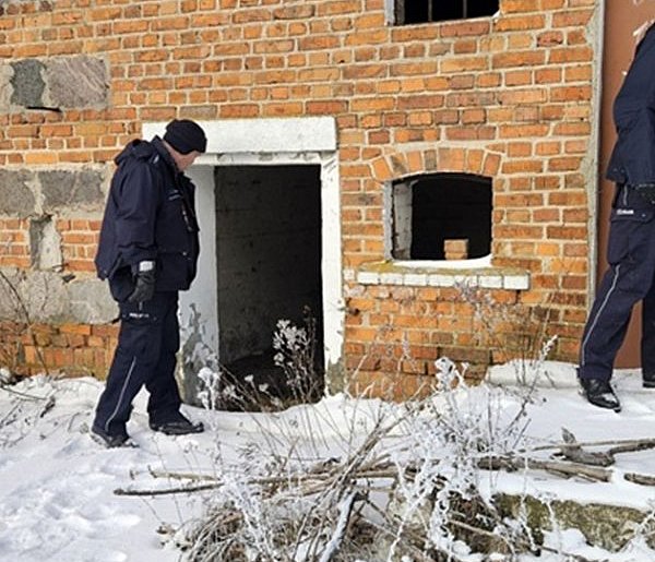 Policjanci uratowali dwóch mężczyzn przed wychłodzeniem-73498