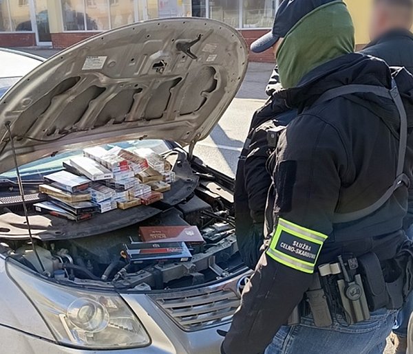Łódzka KAS zabezpieczyła 1405  paczek papierosów bez wymaganych znaków akcyzy
