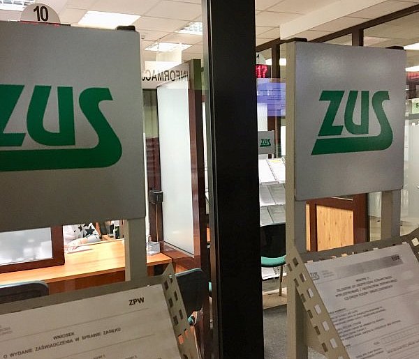 Rośnie dziura składkowa. Aktywni płatnicy w sumie zalegają ZUS-owi ponad 22,5 mld