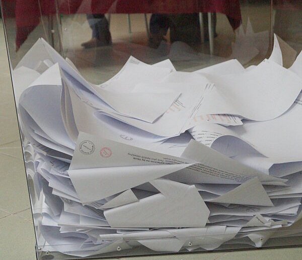 Prezydent Nawrocki chce referendum. Wniosek trafił już do Senatu