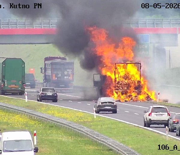 Pożar ciężarówki z makulaturą na A1 Strzelce-Wieszczyce