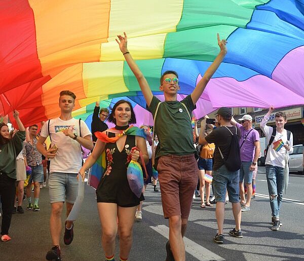 Małżeństwa jednopłciowe będą uznawane w Polsce. Rząd szykuje przepisy