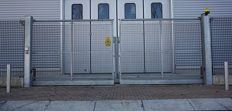 Bramy w trudnych warunkach: kurz, mróz, wilgoć, chemia ? jak sobie z tym radzą?