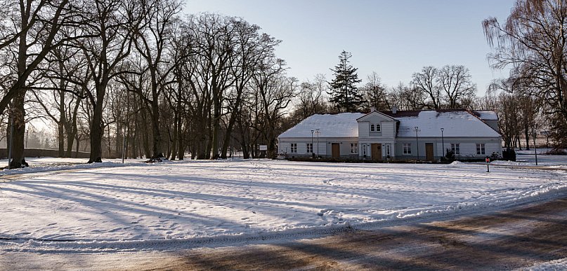 Łódzkie zachwyca. Dwór w Leszczynku – historia miejsca, które urzeknie każdego