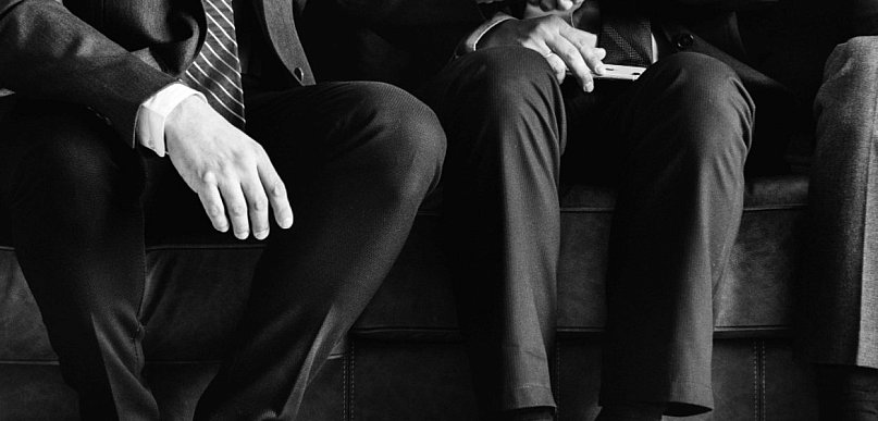 Jakie cechy odróżniają zorganizowaną grupę przestępczą od współsprawstwa?