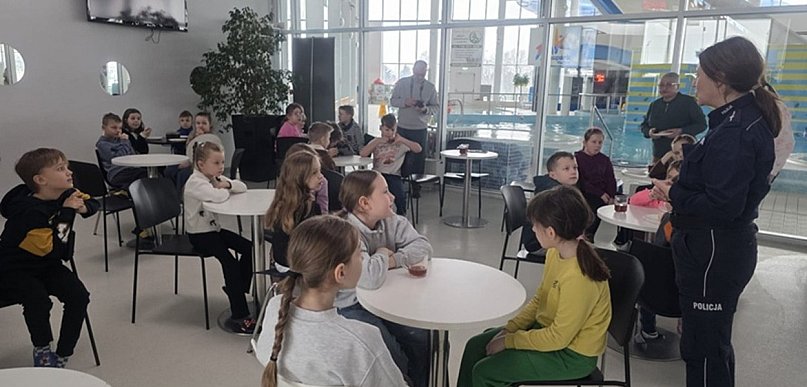 Kręci mnie bezpieczeństwo w zimie – mundurowi edukują dzieci w Aquaparku