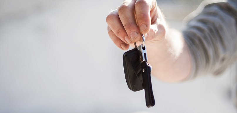 Jak broker samochodowy ułatwia proces zakupu i sprzedaży aut?