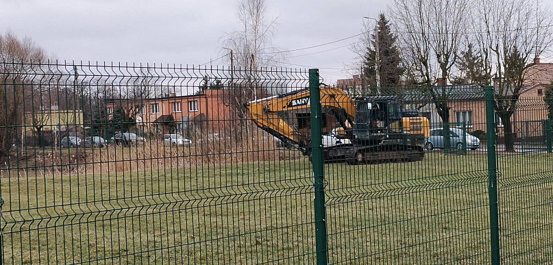 Cmentarz żydowski w Kutnie. Miasto rozmawia o upamiętnieniu, obok rusza budowa