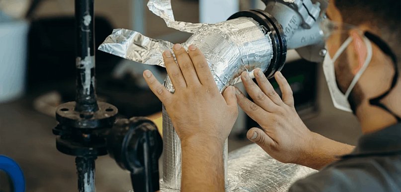 Monter izolacji termicznej – czym naprawdę zajmuje się w przemyśle i dlaczego jego