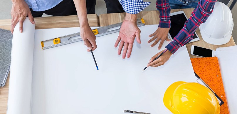 Praca w budownictwie – co warto wiedzieć przed wejściem do branży