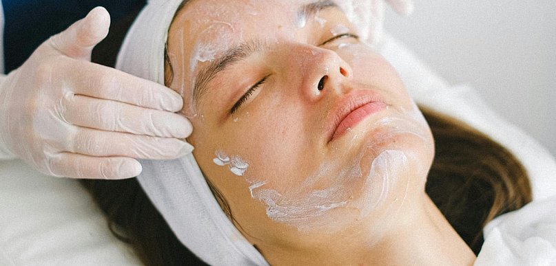 Nowoczesne metody walki z oznakami starzenia w gabinecie medycyny estetycznej