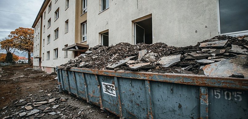 Jak wynająć kontener na gruz w Łodzi — praktyczny poradnik