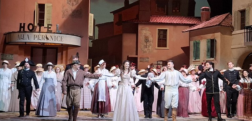 Seniorzy obejrzeli operę komiczną Napój miłosny – Gaetano Donizetti w Łodzi