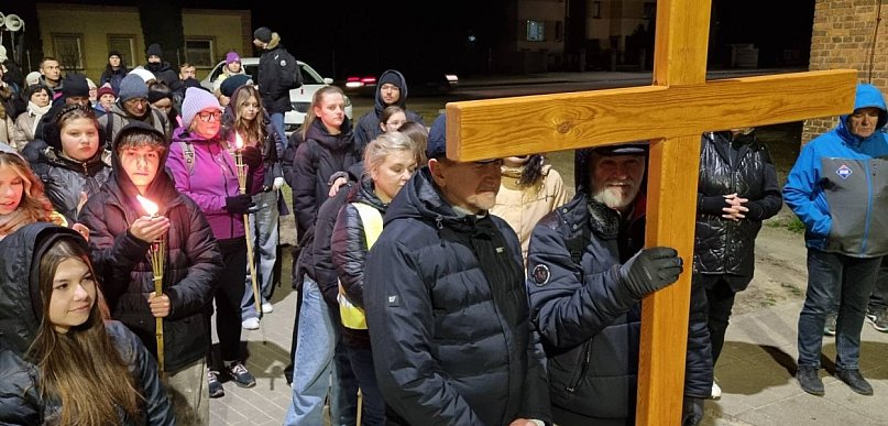 W piątek, 27 marca, odbyła się już po raz kolejny Droga Krzyżowa „PoKutnie”