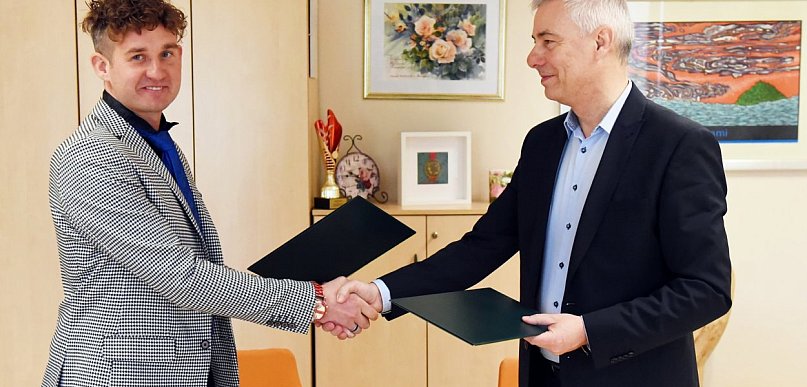 Fundacja Dwór Imielno stworzy rosarium - ogród różany w Kutnie