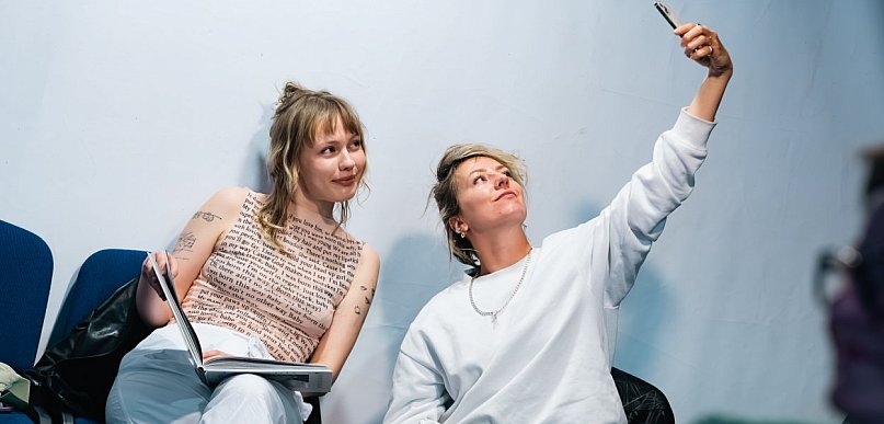 Teatr Jaracza poszukuje statystek i statystów do spektaklu o słynnym projektancie