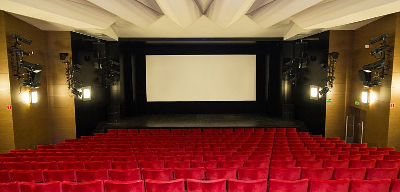 Jedna firma oferuje fotele do sali widowiskiej w Kutnowskim Domu Kultury