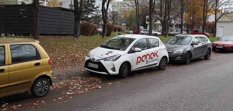 Zarzuty dla znanej wypożyczalni. Klienci mogli zapłacić za nie swoje szkody