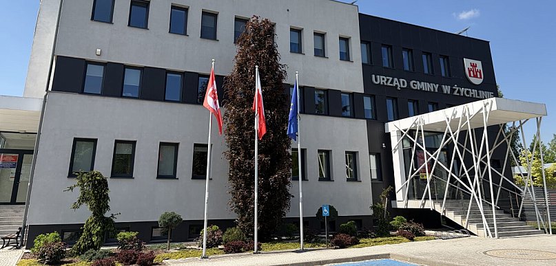Nowy asfalt przykryje stary problem. Mieszkańcy gminy Żychlin oburzeni