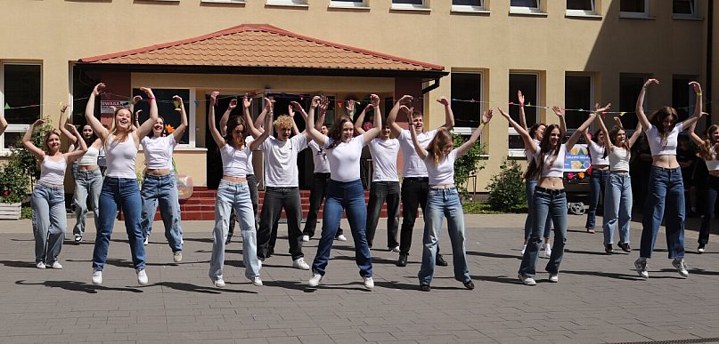 VII Piknik Bardzo Radosne Awangardowe Wydarzenie Ogólnoszkolne w ,,Grabskim"