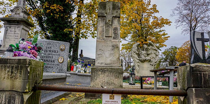 W środę akcja sprzątania zabytkowych grobów na cmentarzu parafialnym w Kutnie - 71358