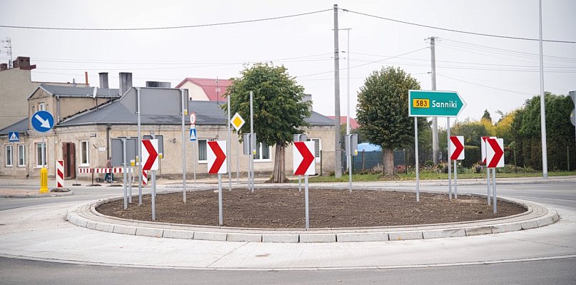 W Żychlinie powstaje bezpieczna droga z nowym oświetleniem, drogą rowerową - 71409