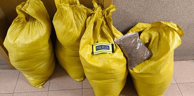 51-latek przewoził lewy tytoń i papierosy - 72140