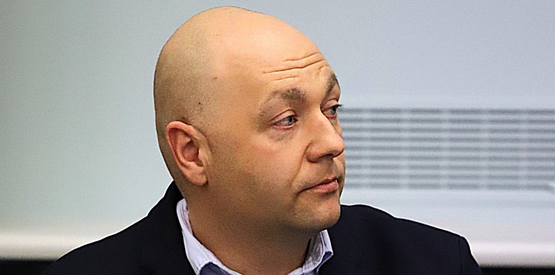 Radny Walczak czuje miętę do radnego Stępniewskiego? O co chodzi w zmianach w KBO - 72146