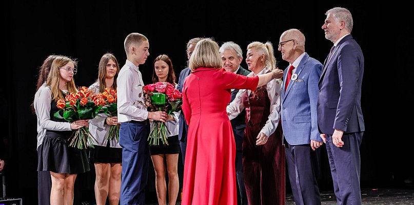 "Dwójka" wychowała pokolenia kutnian. Uroczystość 100-lecia szkoły - 72456