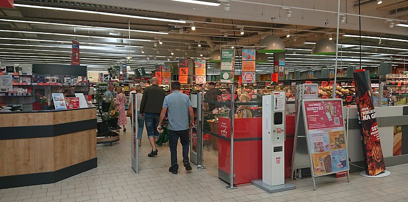 Pracownicy popularnej sieci mają dość. W południe zatrzymają pracę - 72682